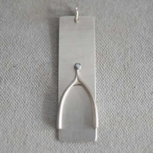 Load image into Gallery viewer, Wishbone Plate Charm M