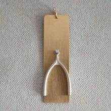 Load image into Gallery viewer, Wishbone Plate Charm M